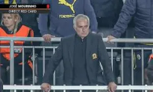 Mourinho nhận thẻ đỏ vì đòi phạt đền trước Man Utd