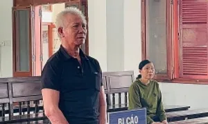 Người đầu độc vợ sau ly hôn bị phạt 10 năm tù Người đầu độc vợ sau ly hôn bị phạt 10 năm tù