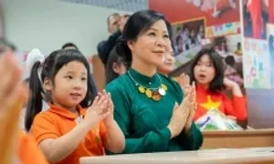 Phu nhân Ngô Phương Ly thăm lớp học tiếng Việt tại Nga Phu nhân Ngô Phương Ly thăm lớp học tiếng Việt tại Nga