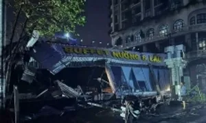 Cửa kính vỡ, mái tôn bay khi bão quét qua